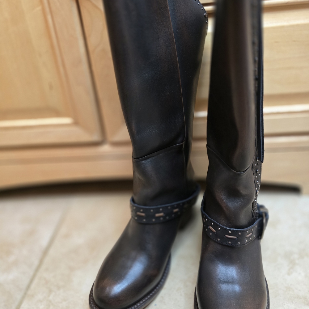 Freebird distressed black Contour boots. Side lacing with buckle accent - Picture 5 of 9